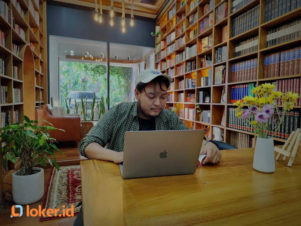 Budi Pamungkas: Bukan Sekadar Bacaan, Buku Sebagai Media Transmisi Identitas Masyarakat