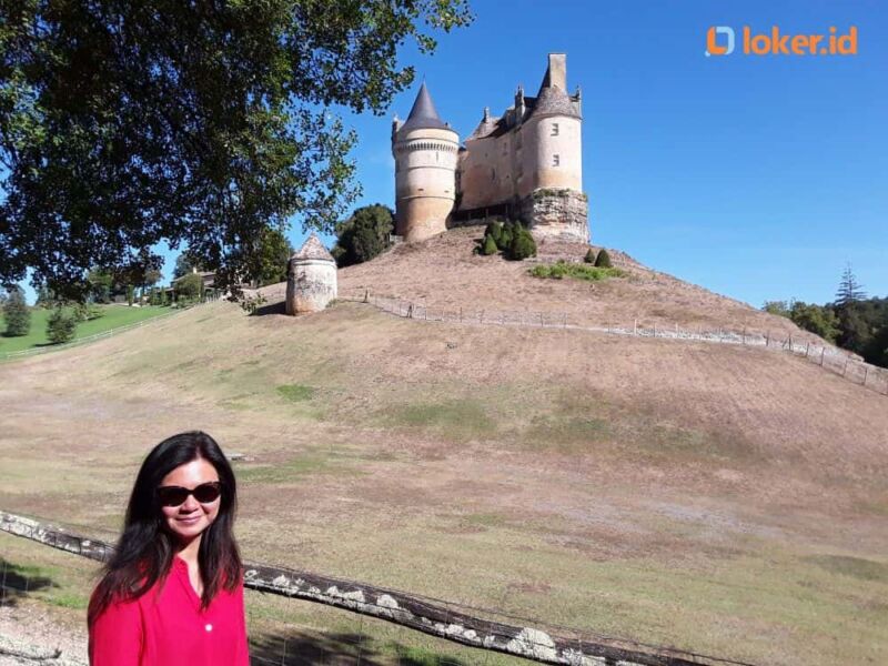 ester-lianawati-penulis-dan-psikolog-feminis-tahun-2024